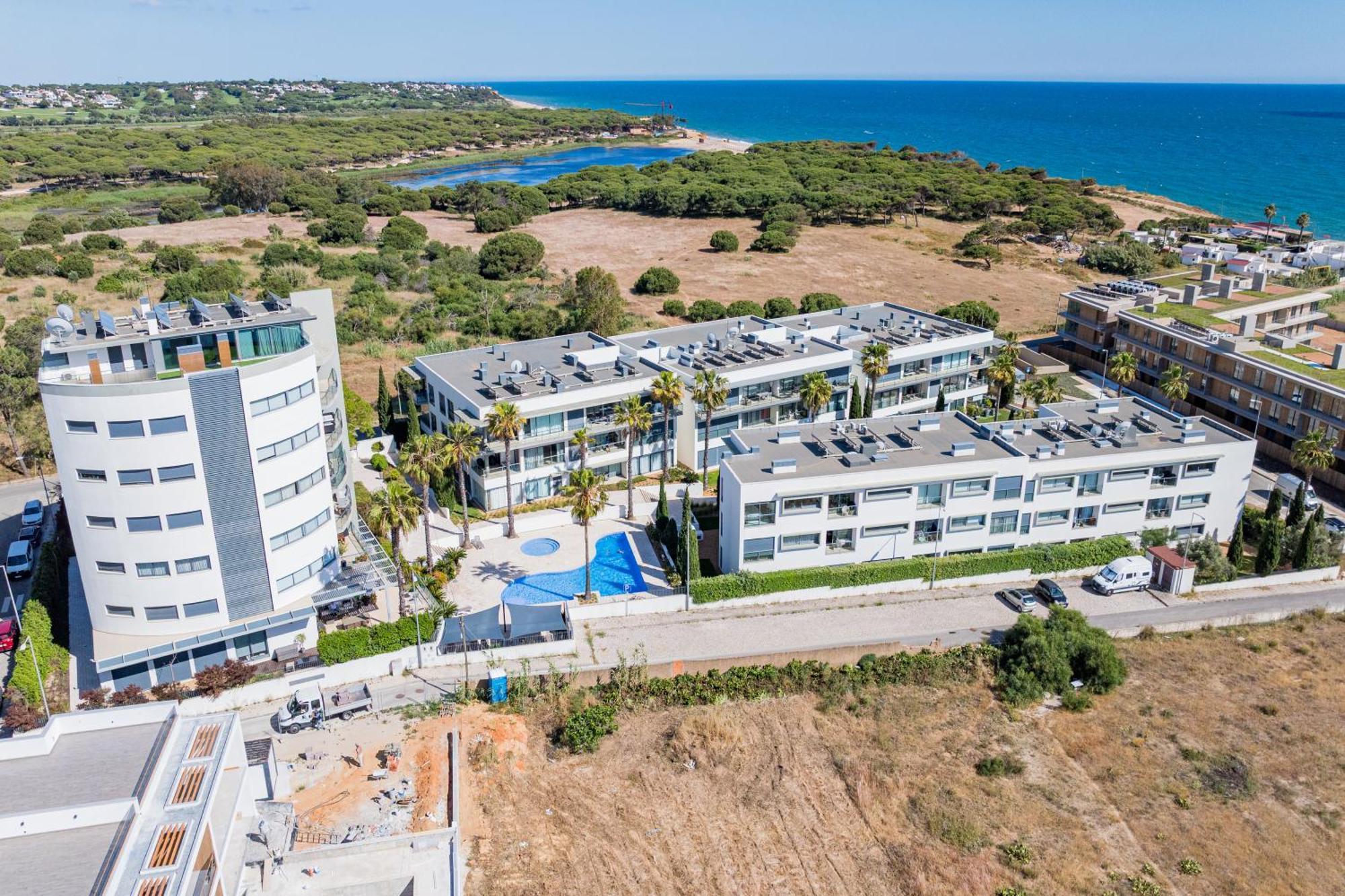 Cavalo Preto Luxury Beach Apartment By Golden Zenith Quarteira Exterior photo